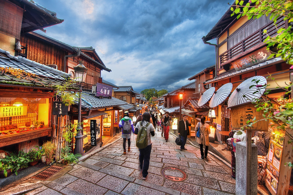 Street near Kiyomizu-dera with shops